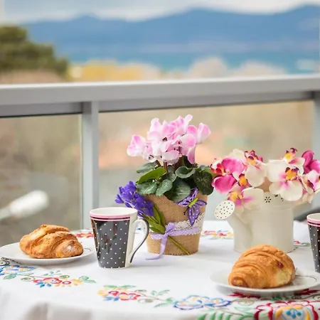 Arijana Free Private Garage سبليت